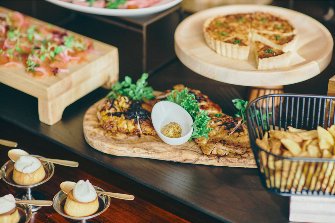 ドリンク＆料理もランクアップ！ 1万円会費で満足プラン 9,900円<br>（料理6,600円＋ドリンク3,300円）